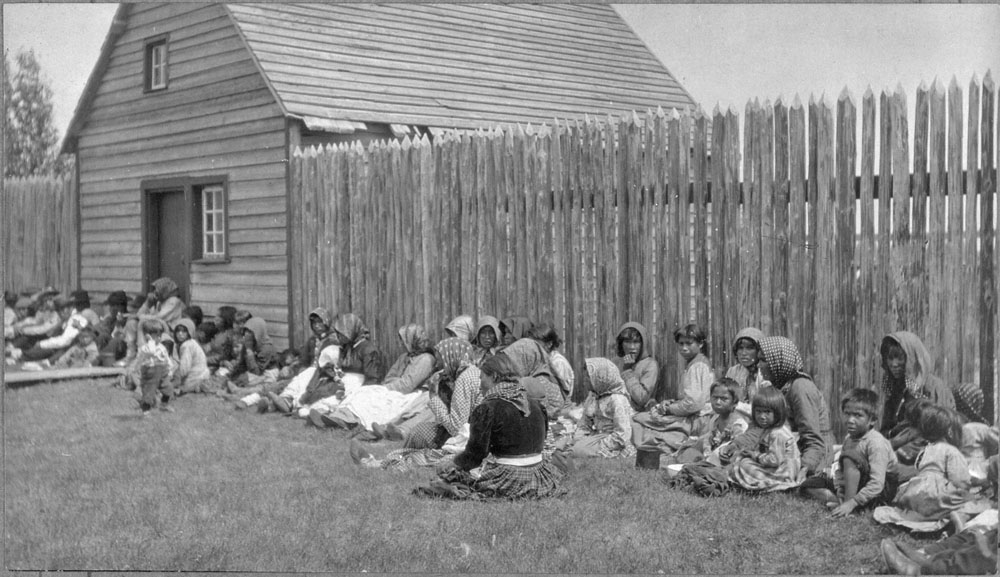 Treaty 9 Women - Cr Canada. Dept. of Indian Affairs and Northern Development Library and Archives Canada