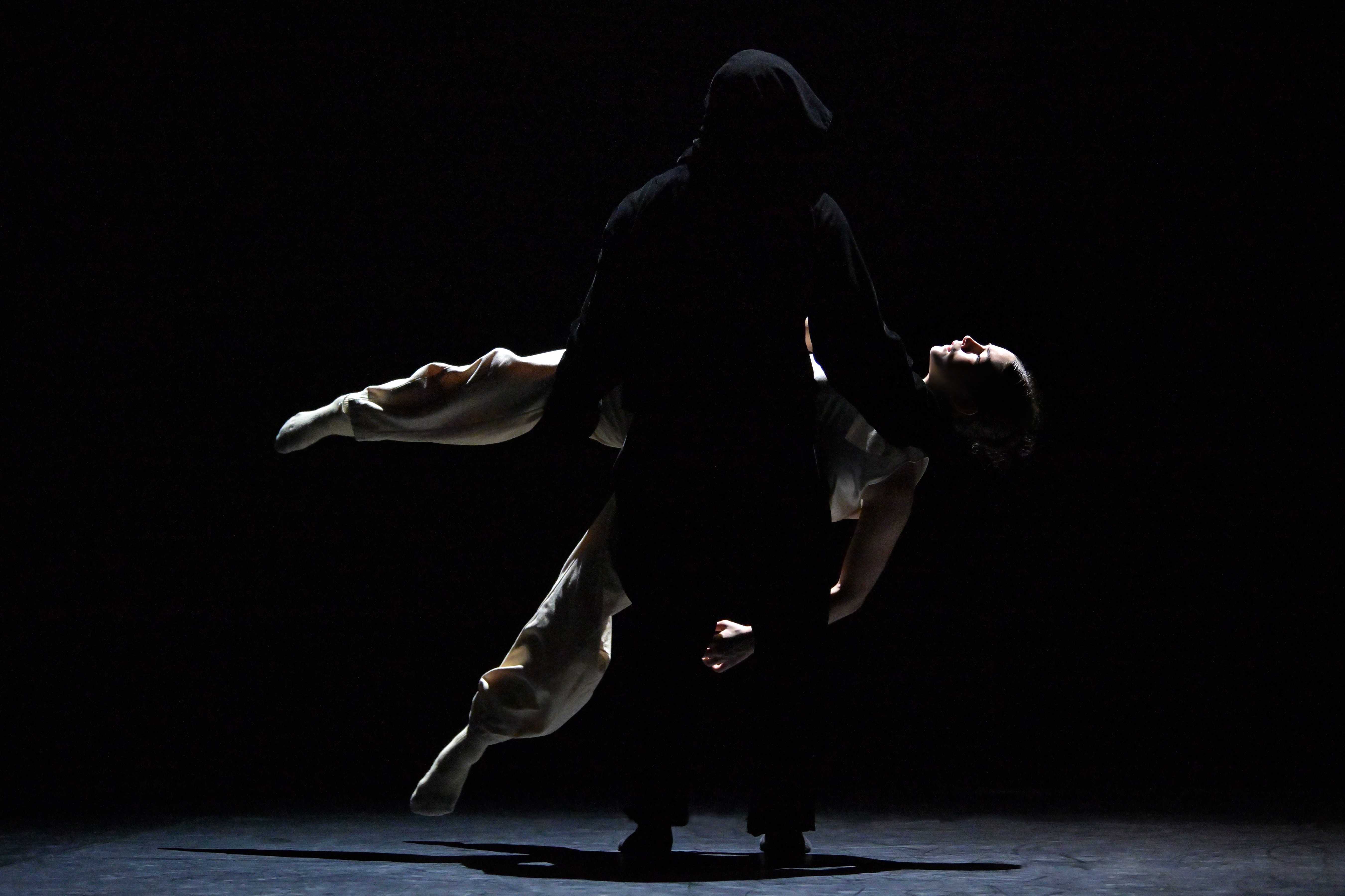 Ballet BC dancers Rae Srivastava and Jacalyn Tatro in Frontier by Crystal Pite. Photo by Michael Slobodian